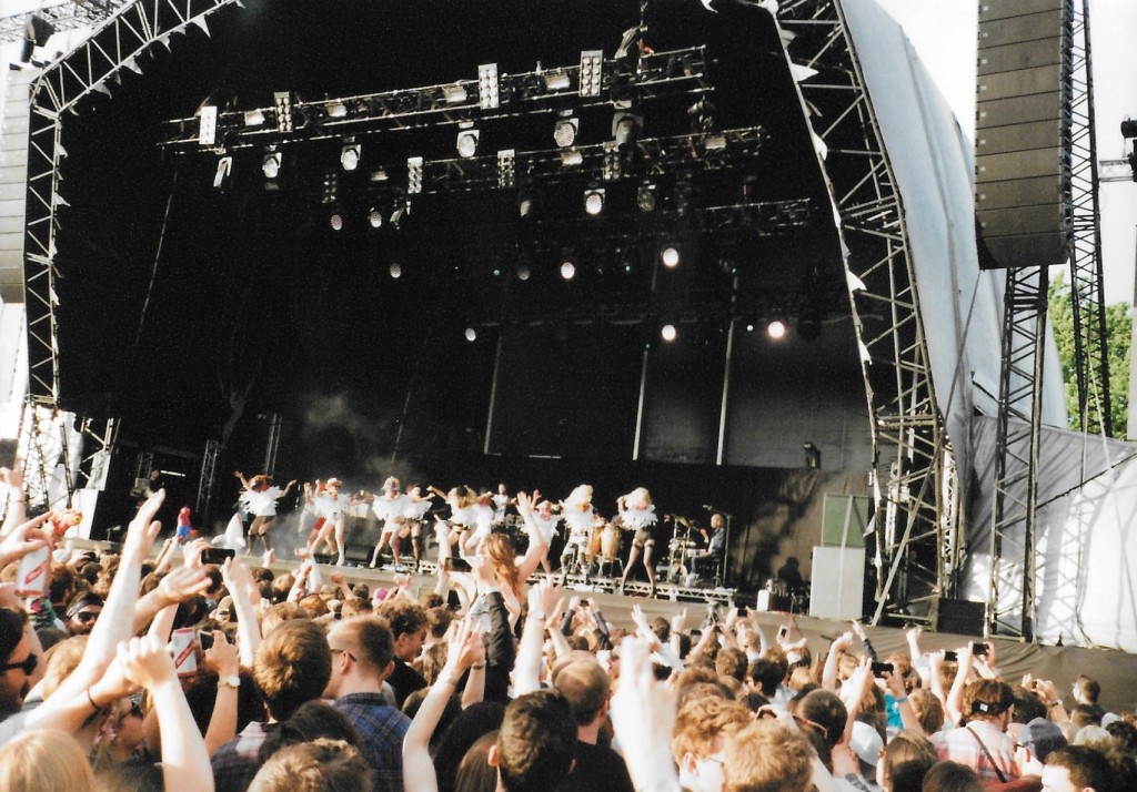 Todd Terje Dancers Field Day 2015